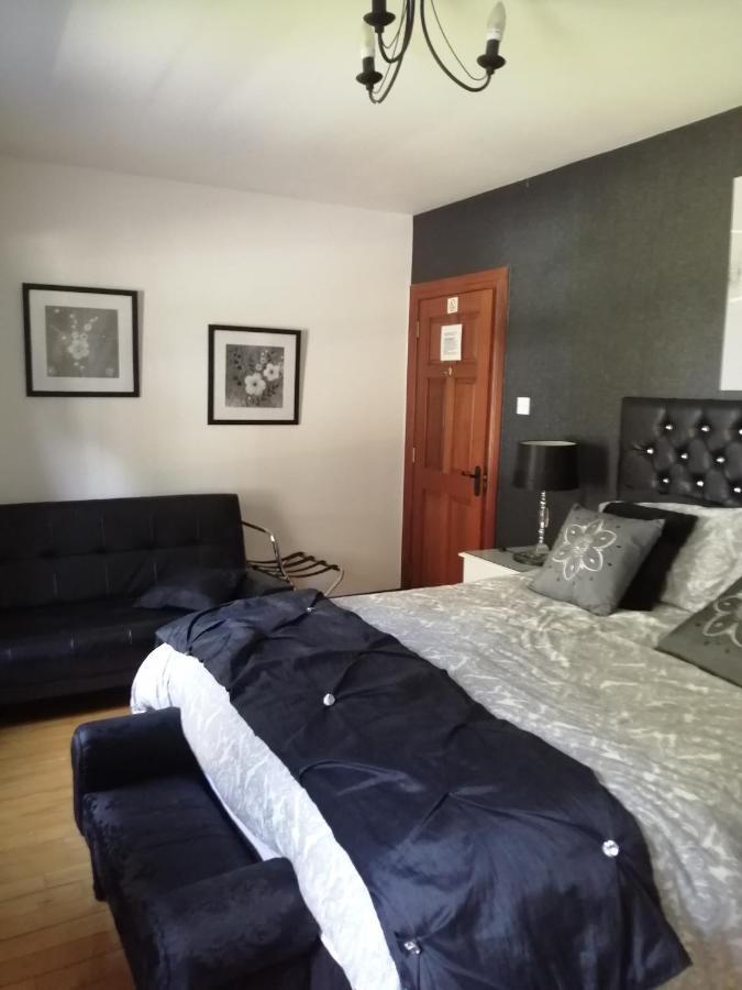 J And J Guest House Ballycastle Dış mekan fotoğraf
